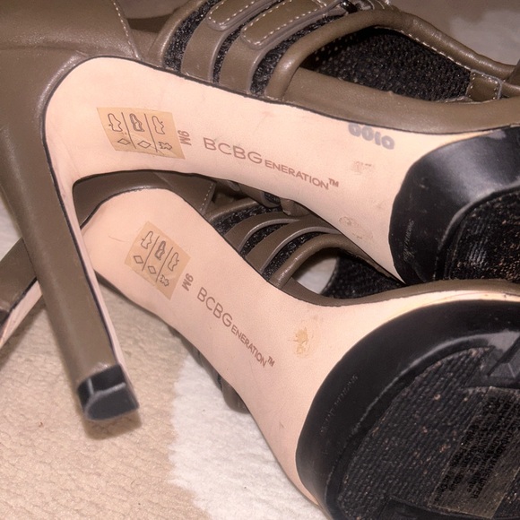 BCBG Generations Size 9 Army Green & Mesh High Heels - Picture 7 of 9